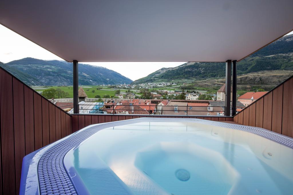 Hotel Gasthof Gruener Baum Glorenza Bagian luar foto
