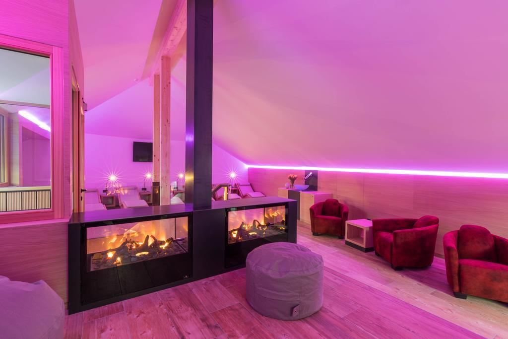 Hotel Gasthof Gruener Baum Glorenza Bagian luar foto