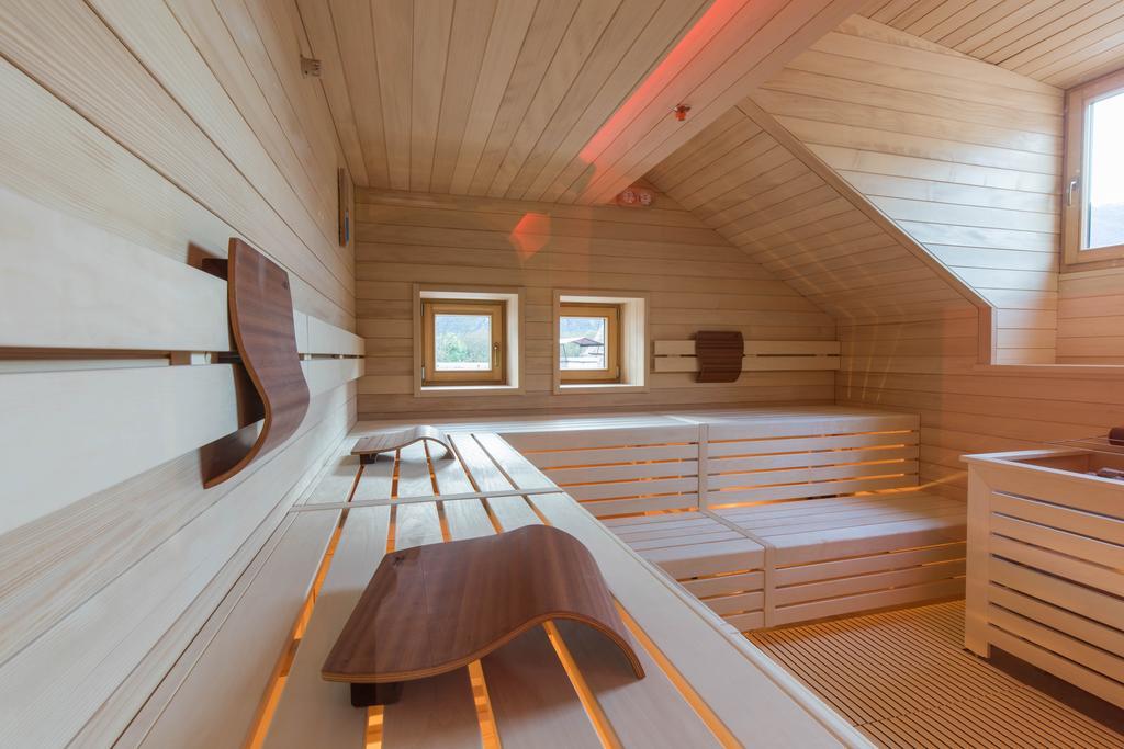 Hotel Gasthof Gruener Baum Glorenza Bagian luar foto
