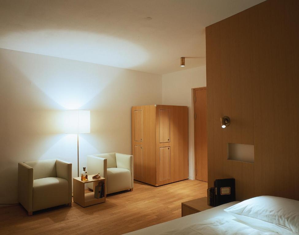 Hotel Gasthof Gruener Baum Glorenza Bagian luar foto