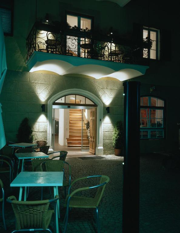 Hotel Gasthof Gruener Baum Glorenza Bagian luar foto