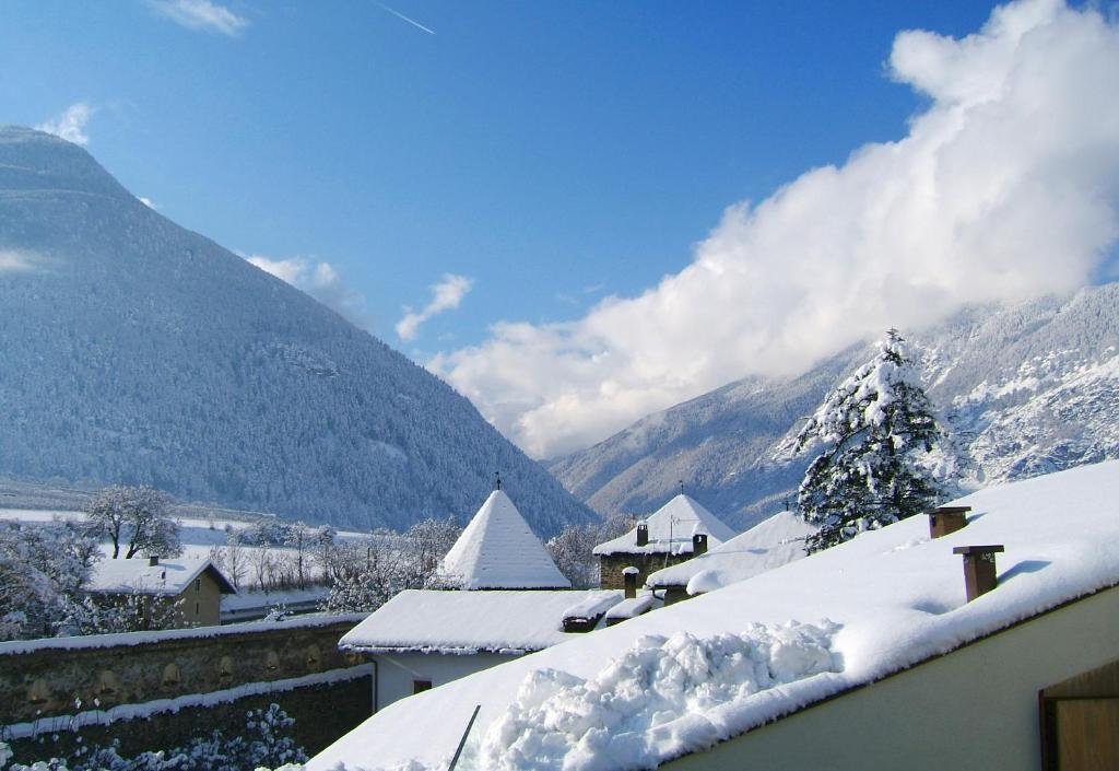 Hotel Gasthof Gruener Baum Glorenza Bagian luar foto